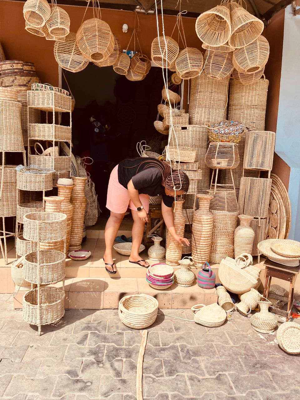 Sélection de pièces artisanales dans l'atelier